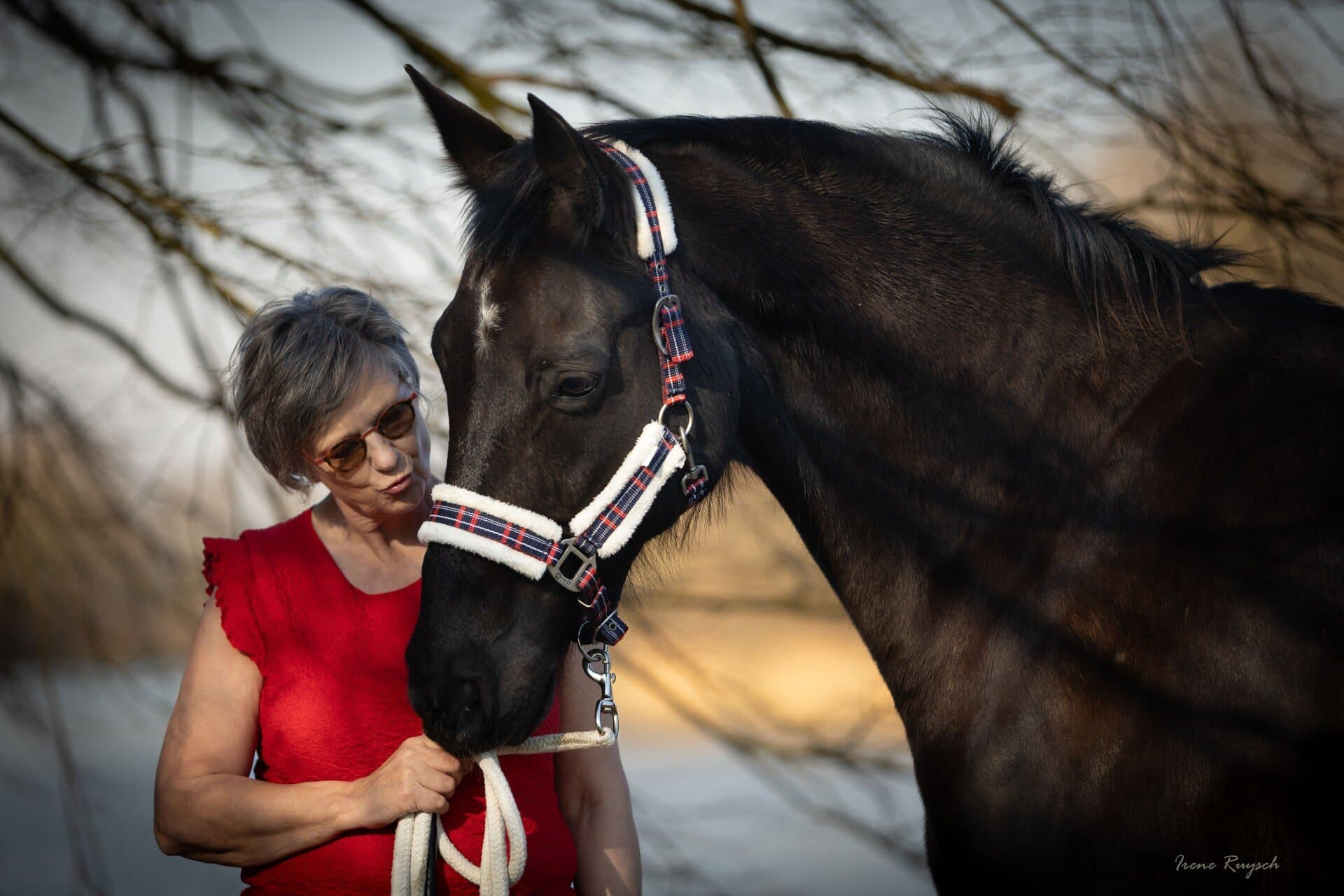 Mieke met een paard, symbool voor vrijheid